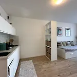 Slnecnice, Flexibilny Pristup Apartment Pressburg